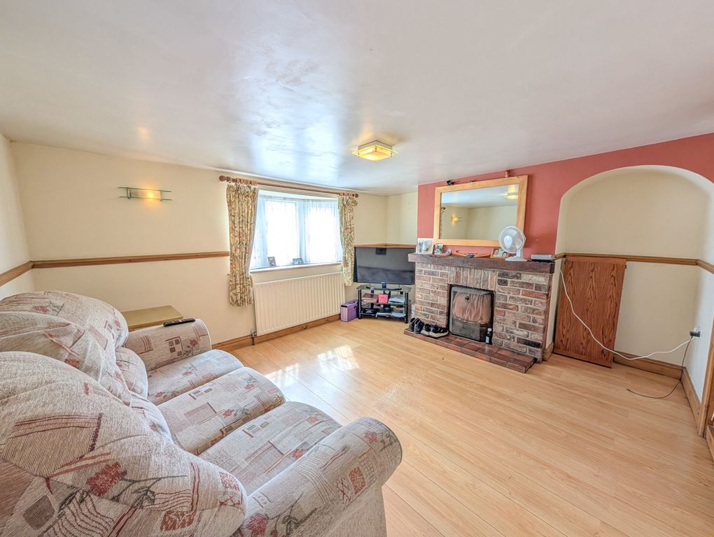 Property photo 3 of 14 Lounge