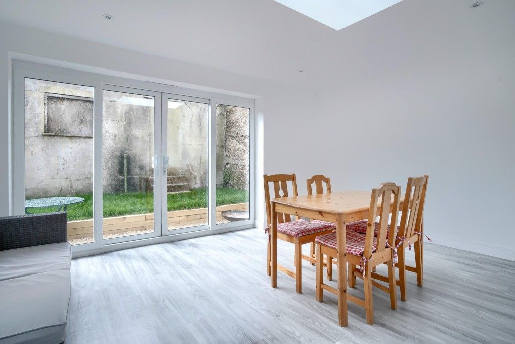 Property photo 3 of 8 Lounge