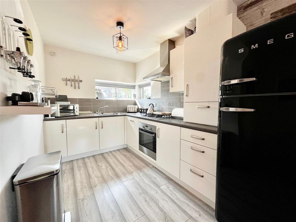 Property photo 3 of 14 Kitchen