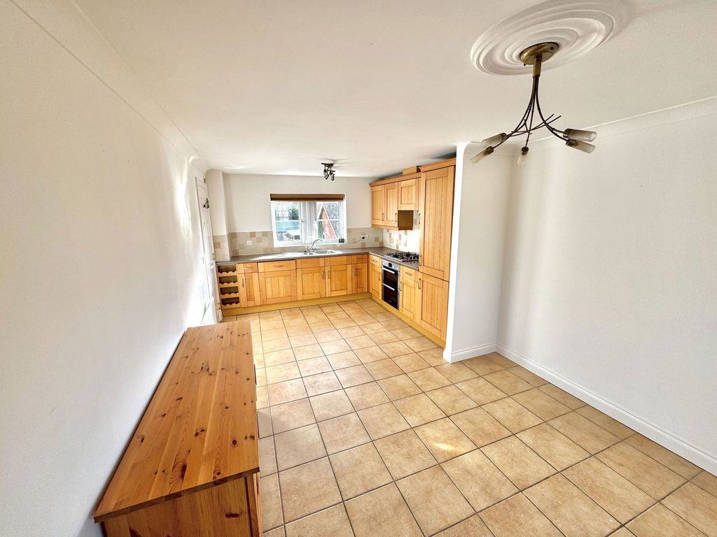 Property photo 2 of 27