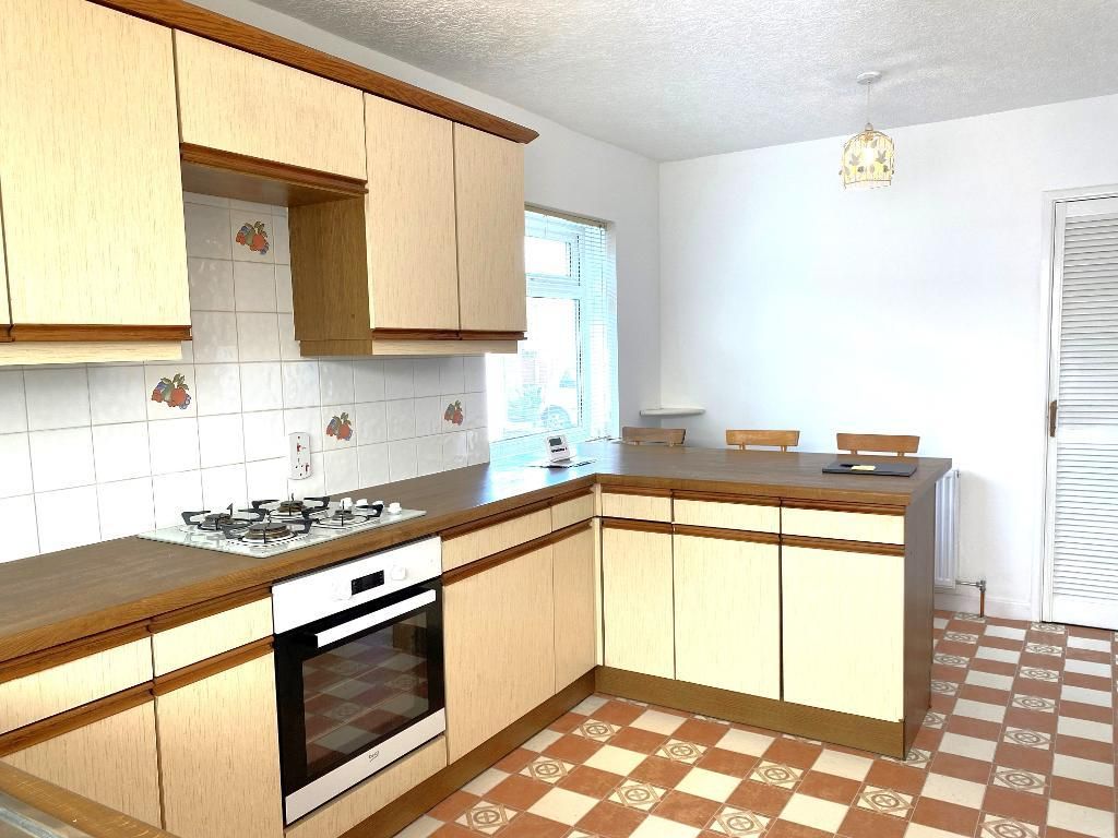 Property photo 3 of 15 Kitchen