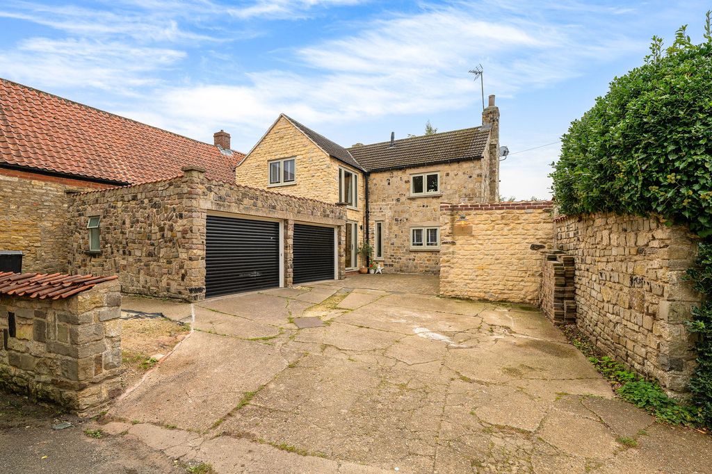 Property photo 1 of 31