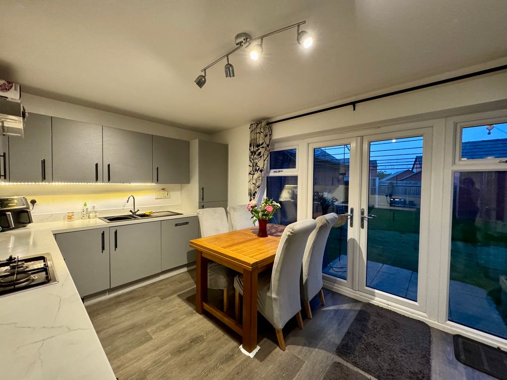 Property photo 3 of 11 Kitchen Dining