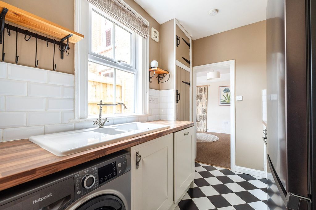 Property photo 3 of 21