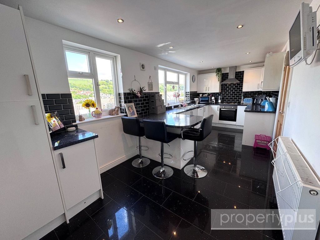 Property photo 2 of 16 Picture No. 09