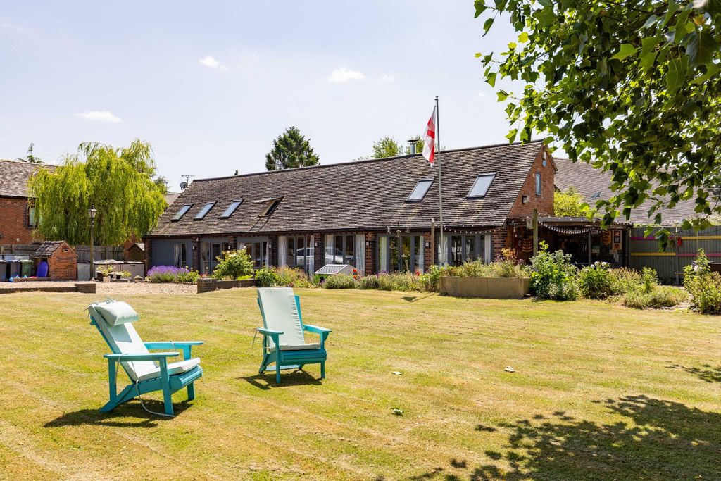 Property photo 1 of 29 Gardens