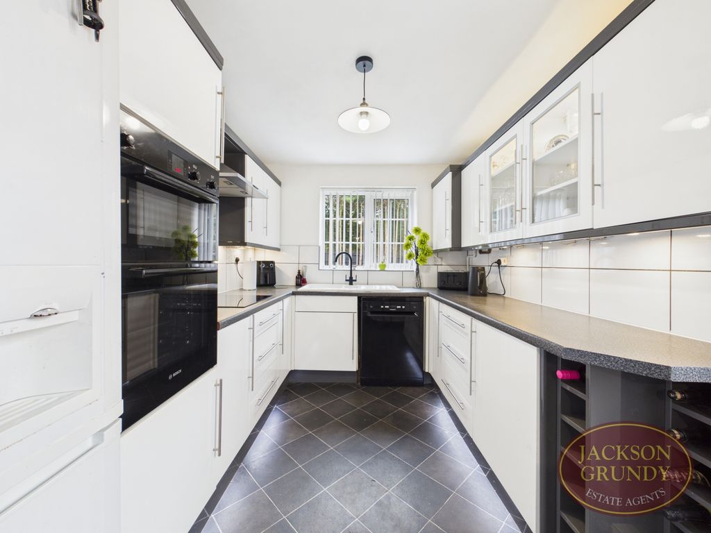 Property photo 3 of 26 Burton Close