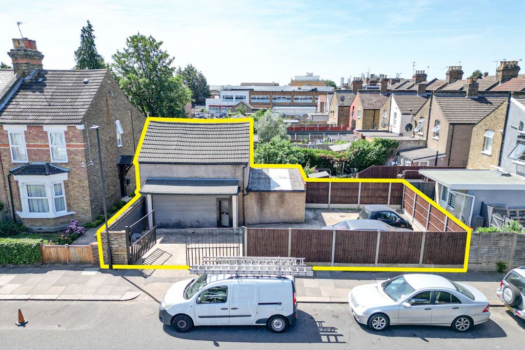 Property photo 1 of 6