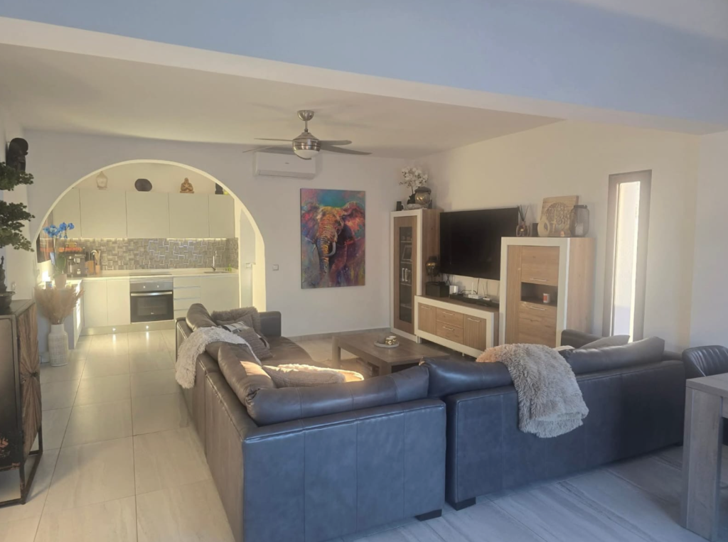 Property photo 3 of 14