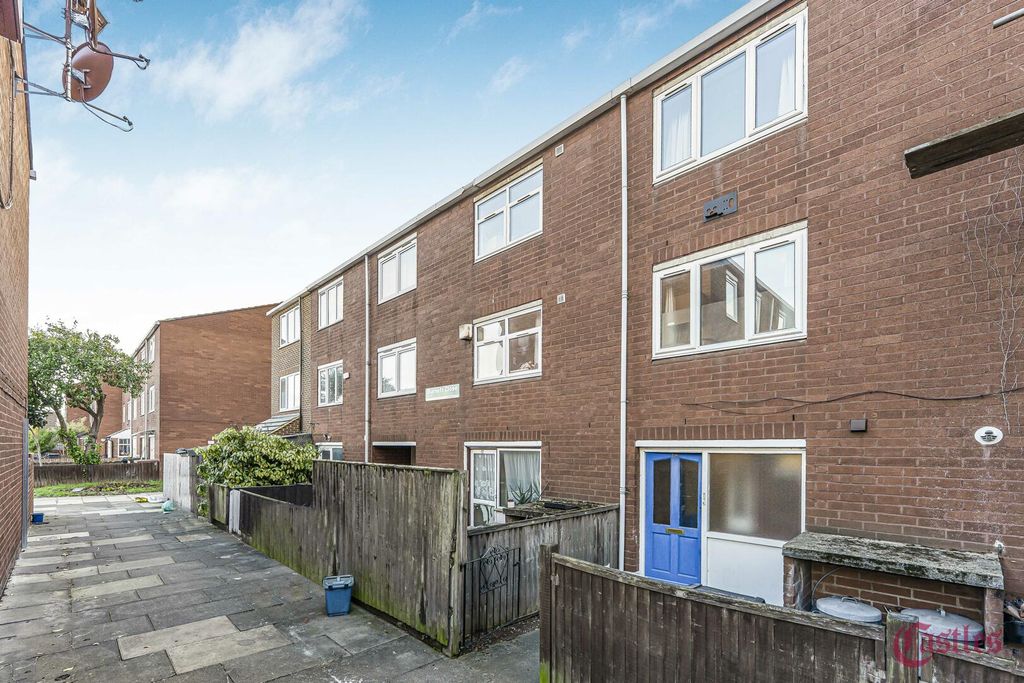 Property photo 2 of 21 Front (Exterior)