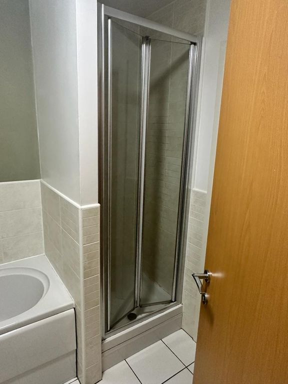 Property photo 3 of 7 Shower