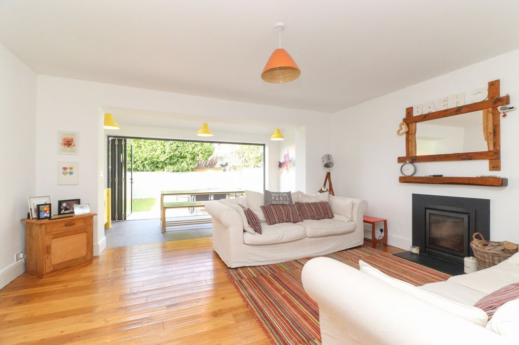 Property photo 3 of 17 Picture 3