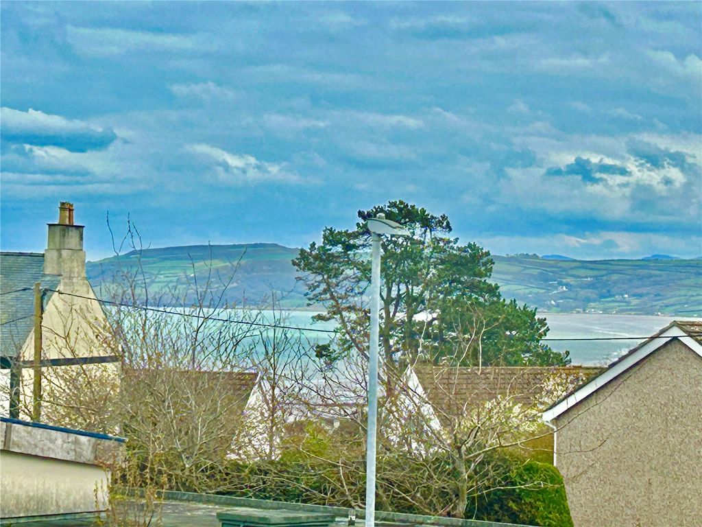 Property photo 2 of 16 Picture No. 12