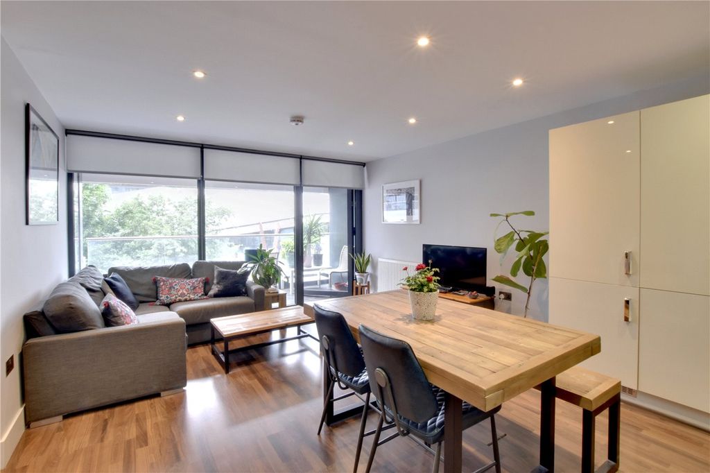 Property photo 1 of 16 Picture No. 10