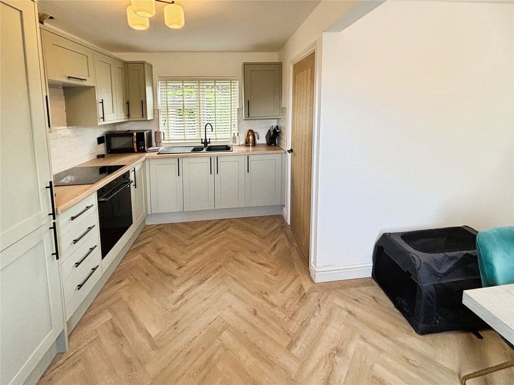 Property photo 3 of 18 Kitchen