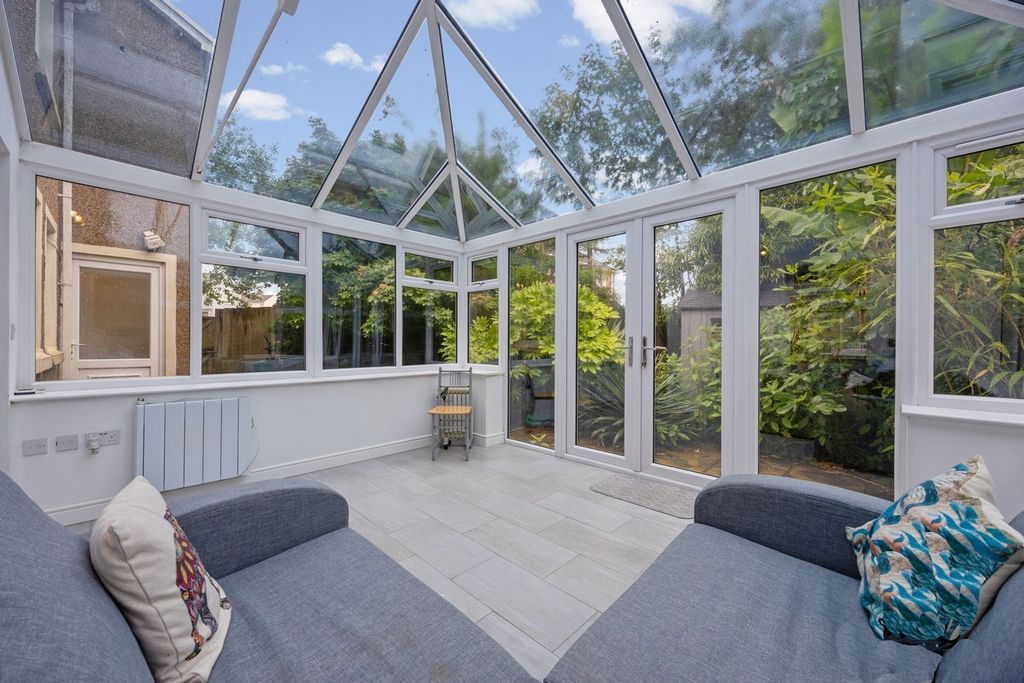 Property photo 2 of 45 House-Conservatory
