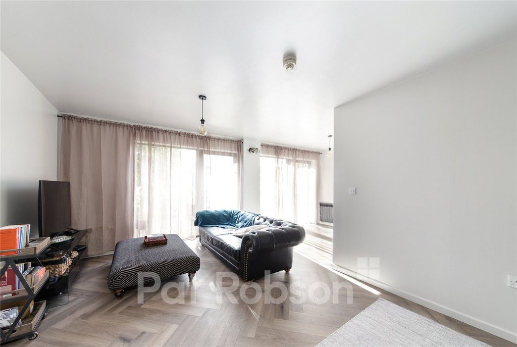 Property photo 3 of 16 Picture 3