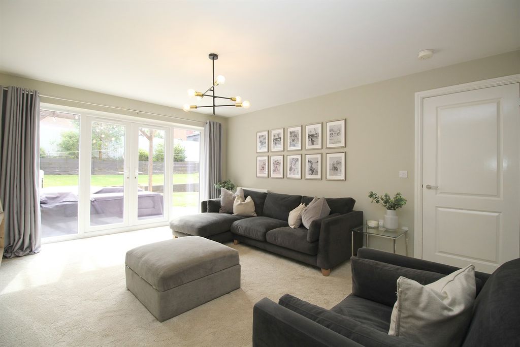 Property photo 3 of 50 Lounge