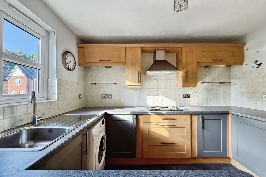 Property photo 2 of 12 Kitchen