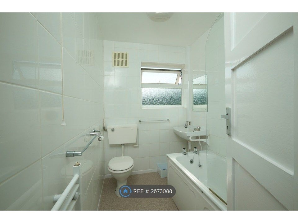 Property photo 3 of 7 Bathroom