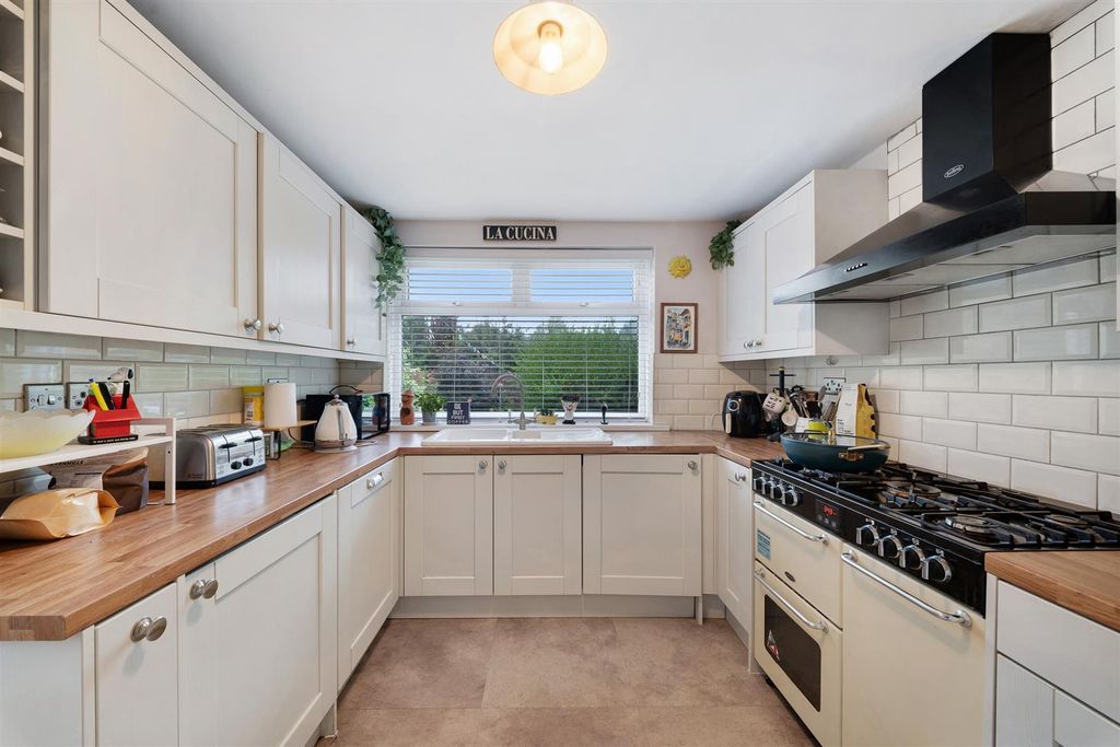 Property photo 3 of 20 58 Dragon Lane-9.Jpg