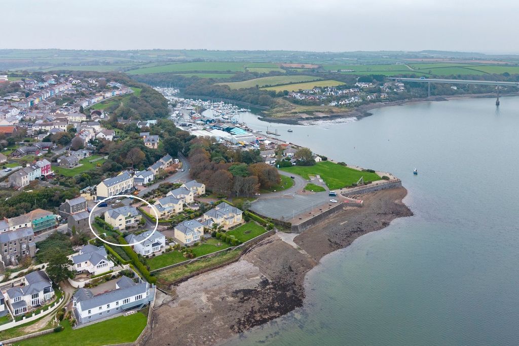 Property photo 2 of 22