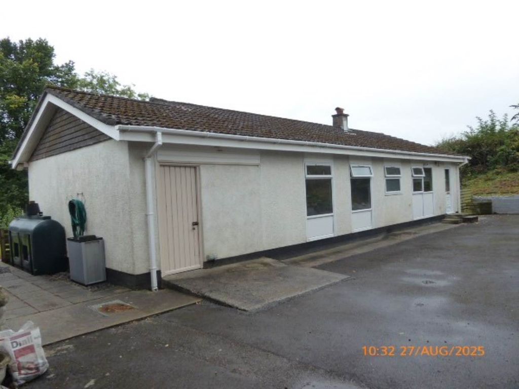 Property photo 1 of 17 P1380526