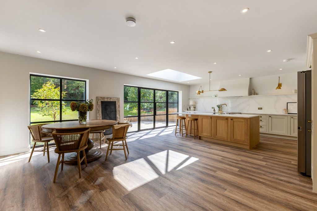Property photo 3 of 17 Kitchen/Dining Area