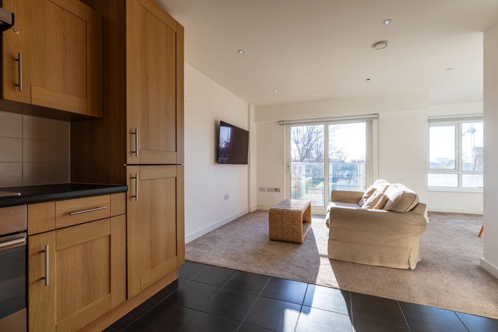 Property photo 2 of 31 Nw9 5Zr - High Res-25-Min.Jpg