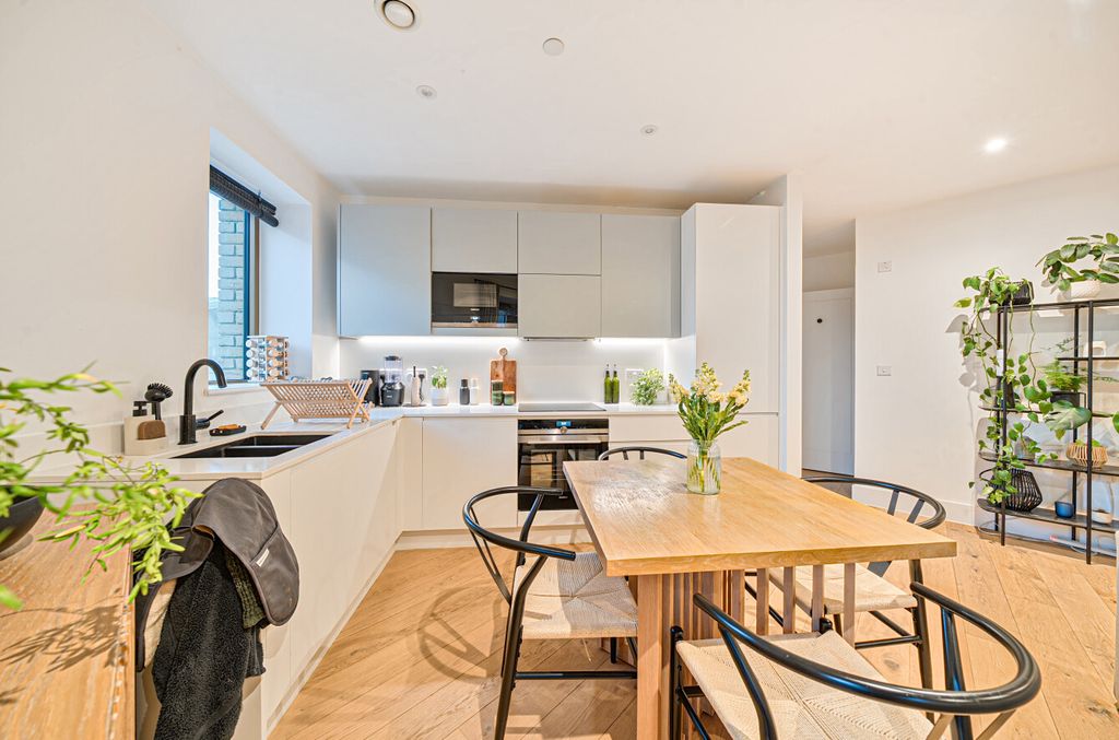 Property photo 2 of 24 1382135-20-691B6A...