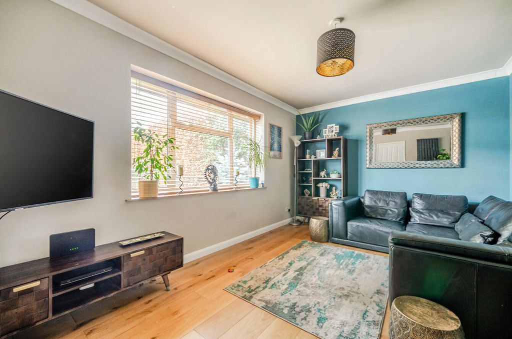 Property photo 3 of 23 1429480-10-69B3De...