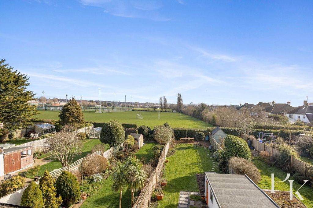 Property photo 2 of 34