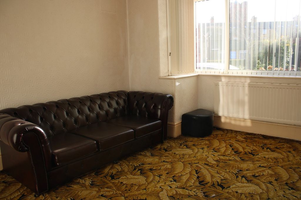 Property photo 3 of 12 Reception 1