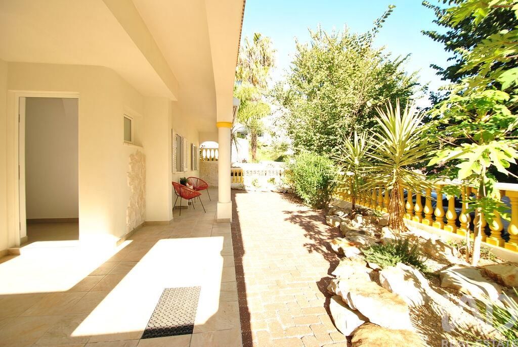Property photo 1 of 30
