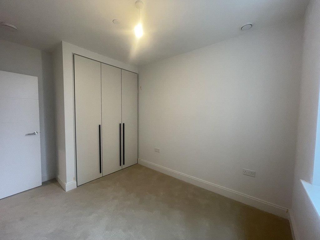 Property photo 3 of 14 Photo_5839479205870552569_Y.Jpg