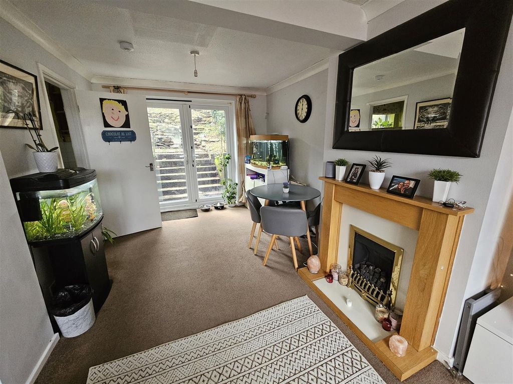 Property photo 3 of 15 Dining Area.Jpg