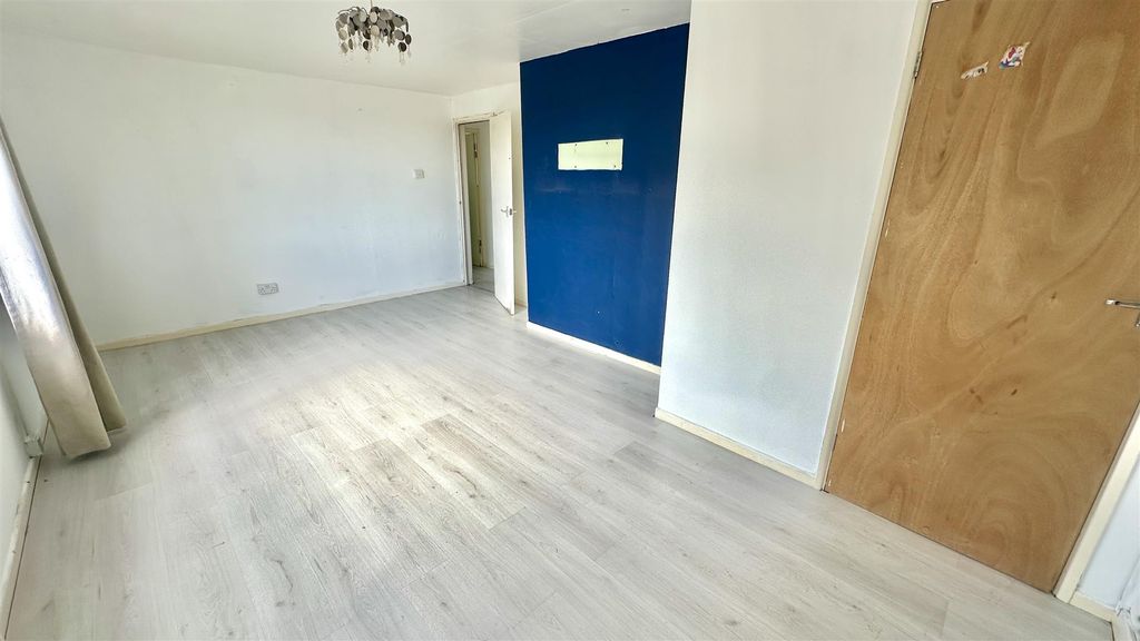 Property photo 3 of 12 20260413_104128199_Ios.Jpg