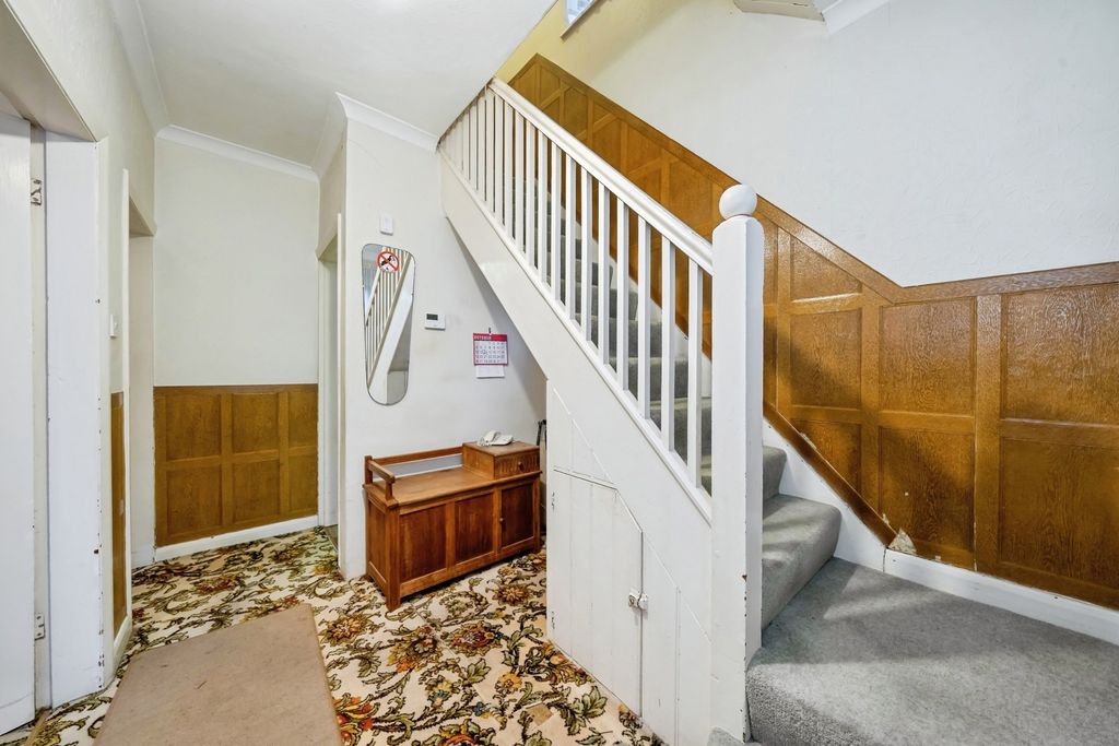 Property photo 2 of 19 Hallway