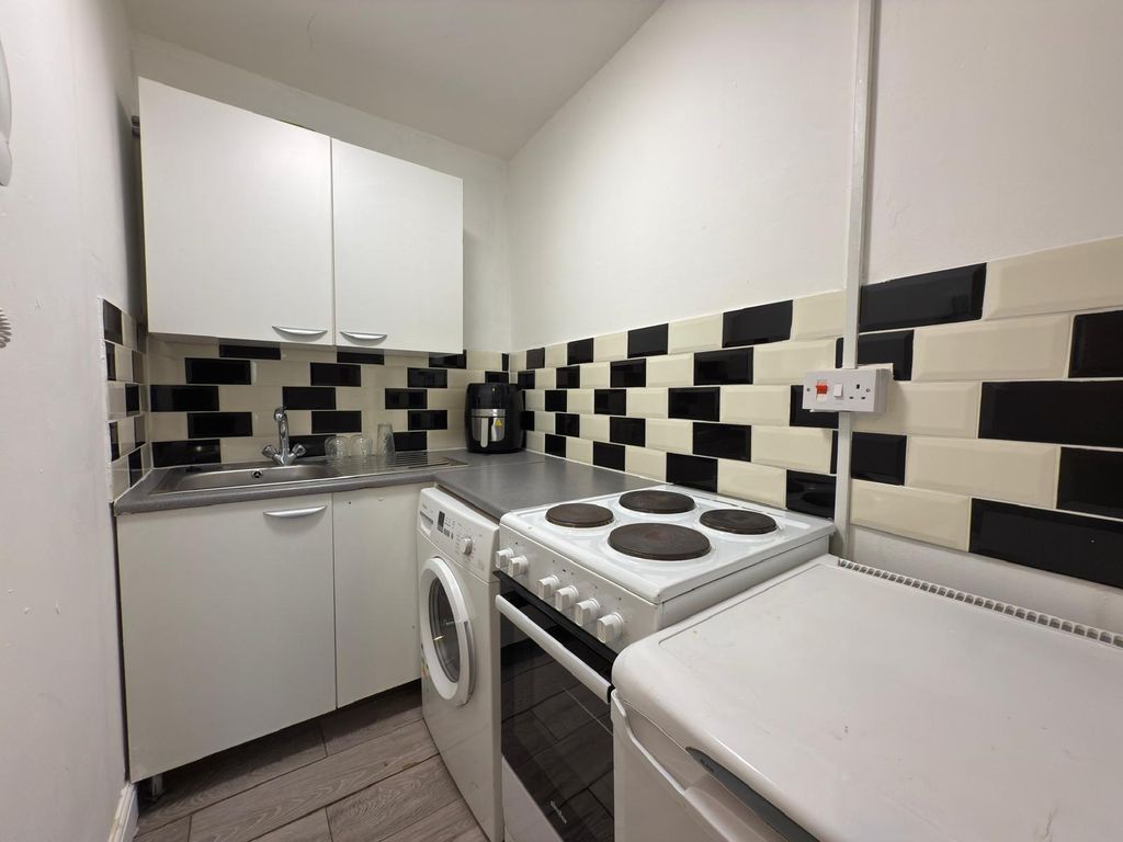 Property photo 2 of 3