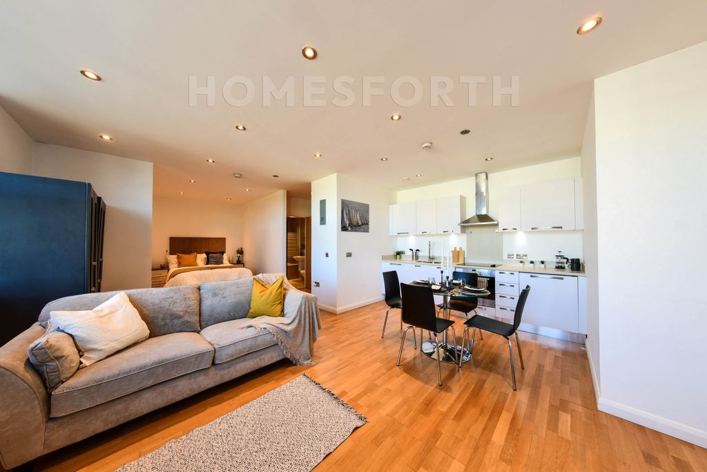 Property photo 1 of 15 Photo 8