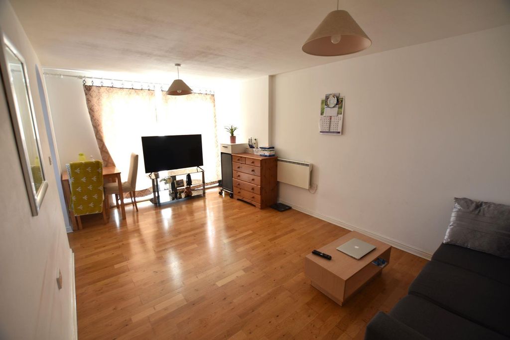 Property photo 2 of 6