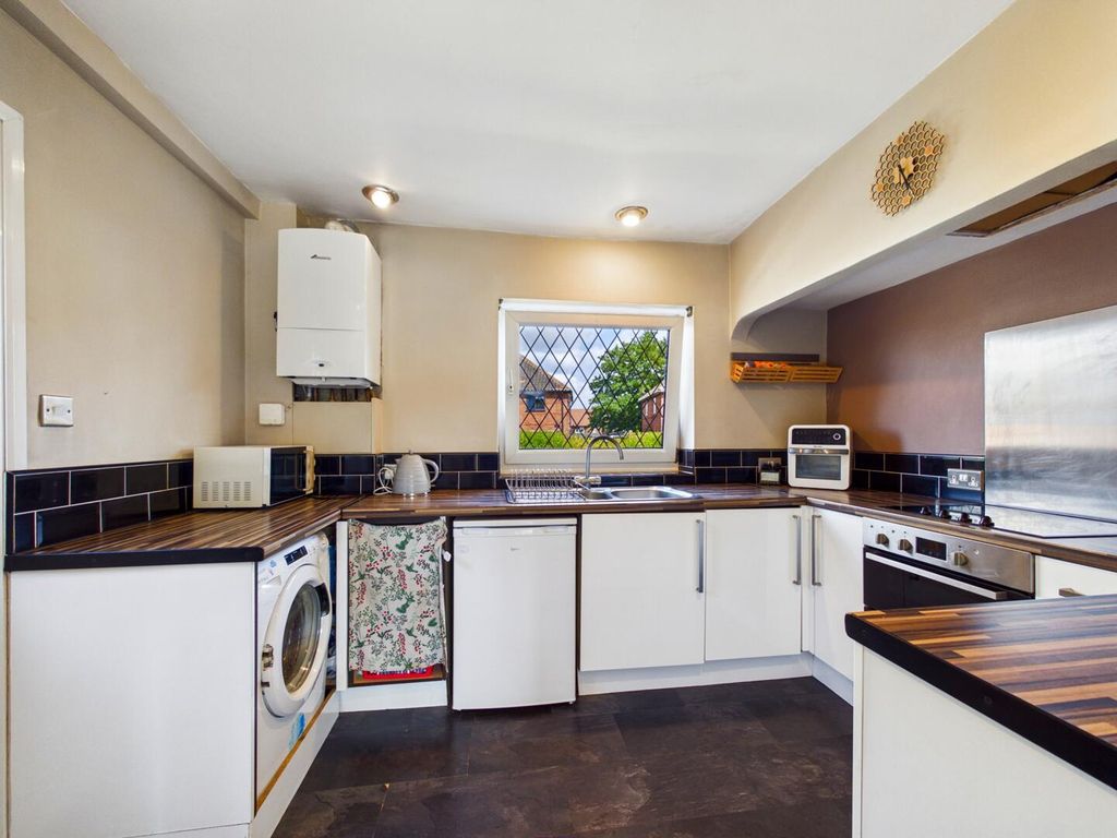Property photo 3 of 10 Kitchen