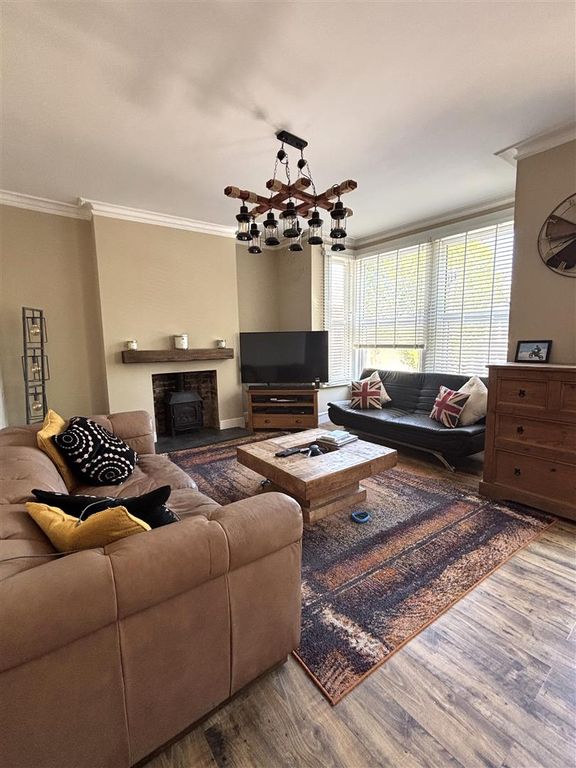 Property photo 2 of 9 7A Living .Jpg