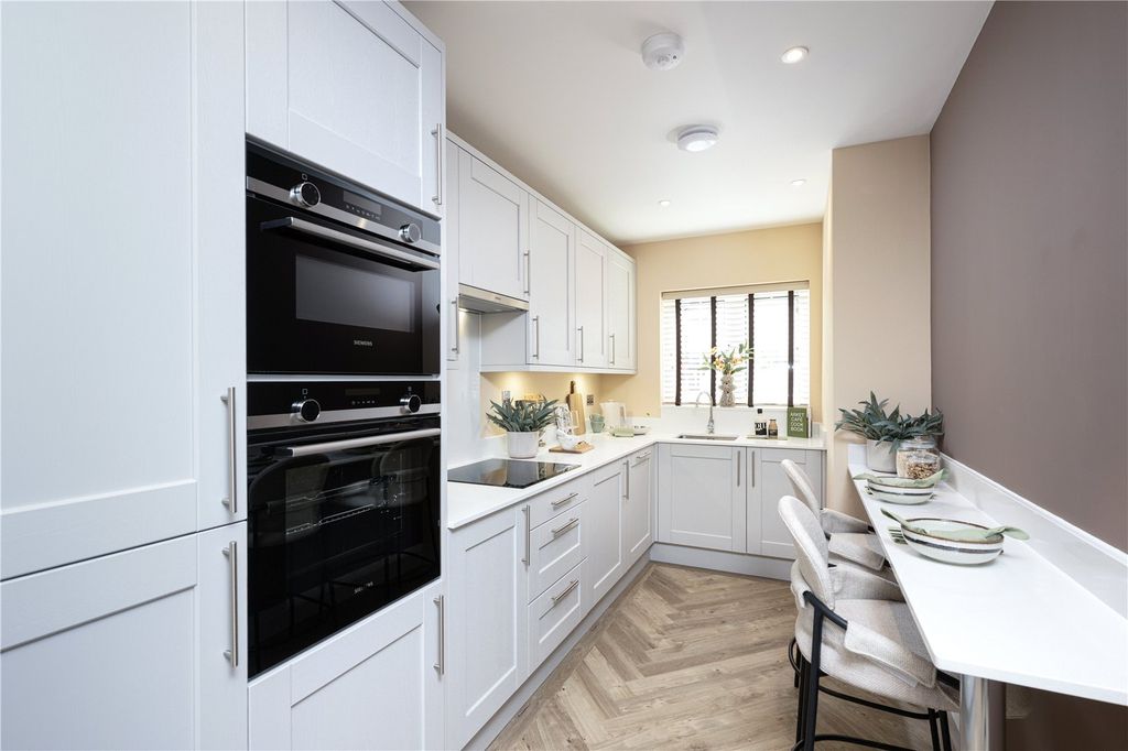 Property photo 2 of 9 Kitchen