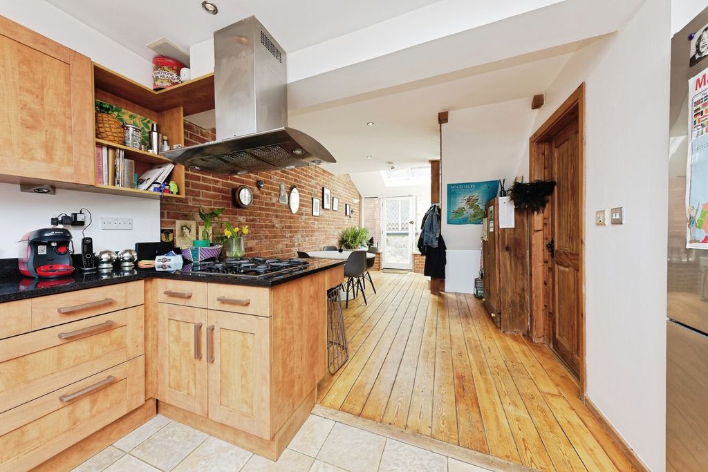 Property photo 3 of 21 Pbox-Img.Jpg