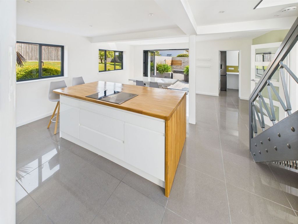 Property photo 2 of 34