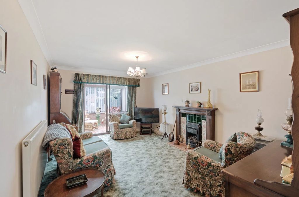 Property photo 2 of 8