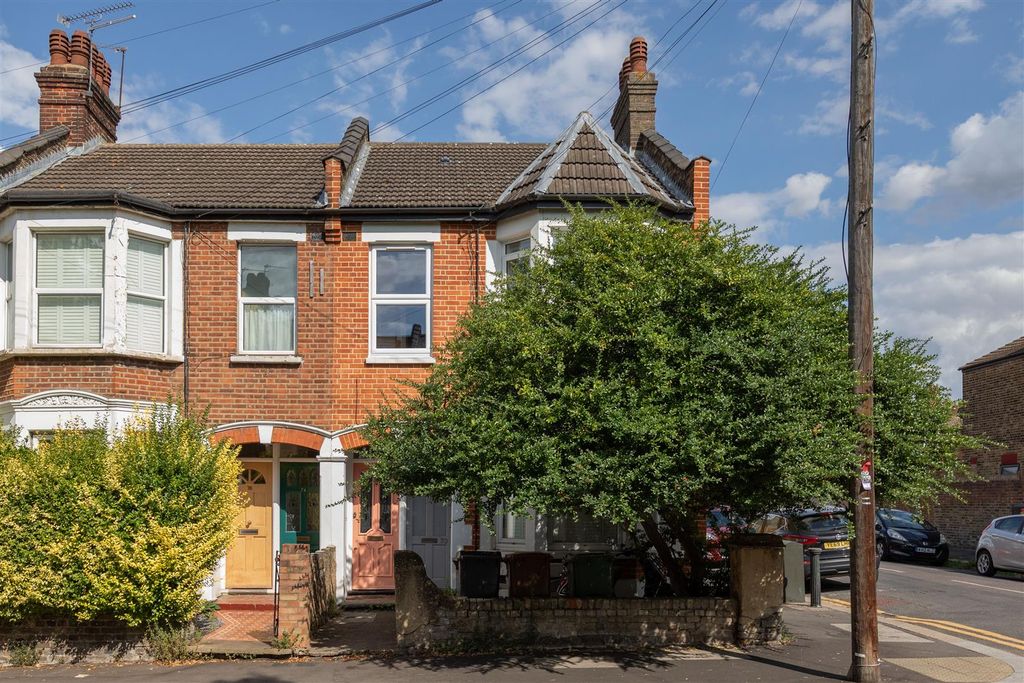 Property photo 1 of 27 Howard Road, E17