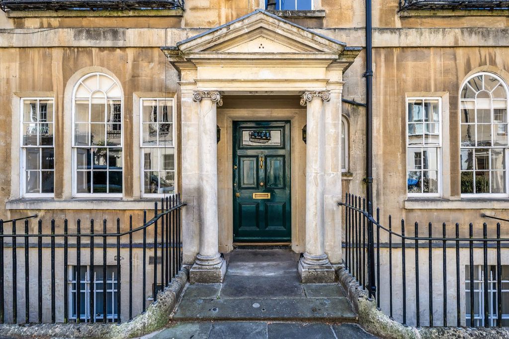 Property photo 2 of 32 Entrance