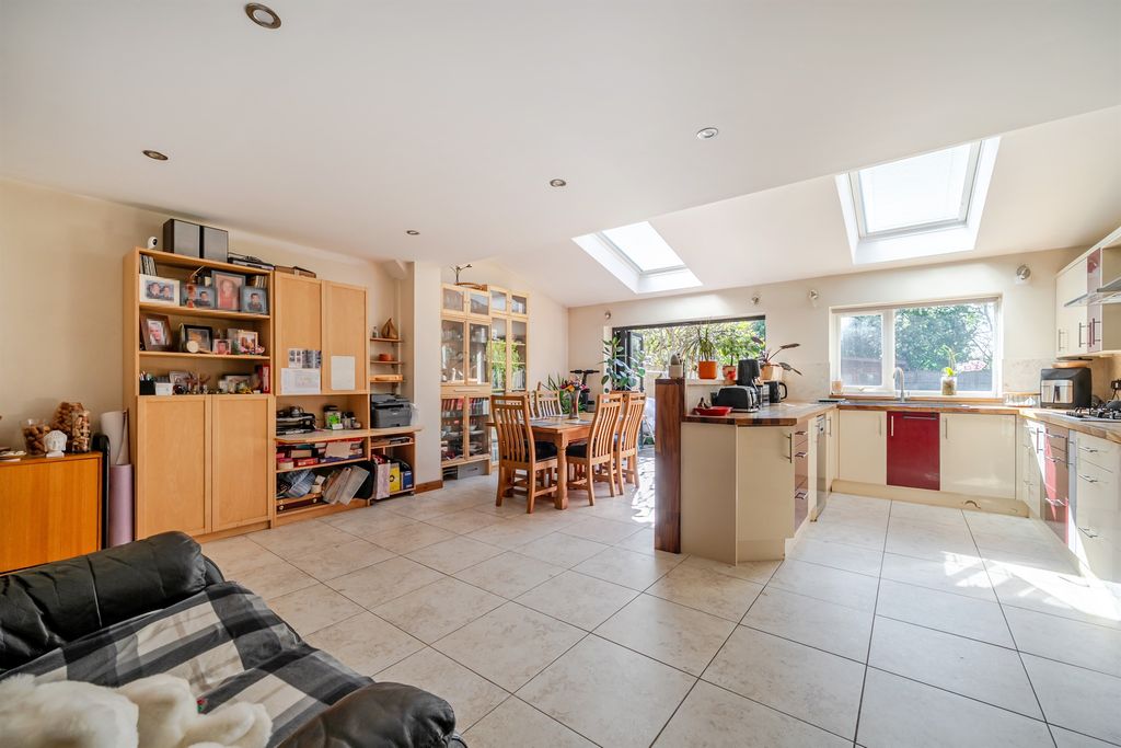 Property photo 2 of 12